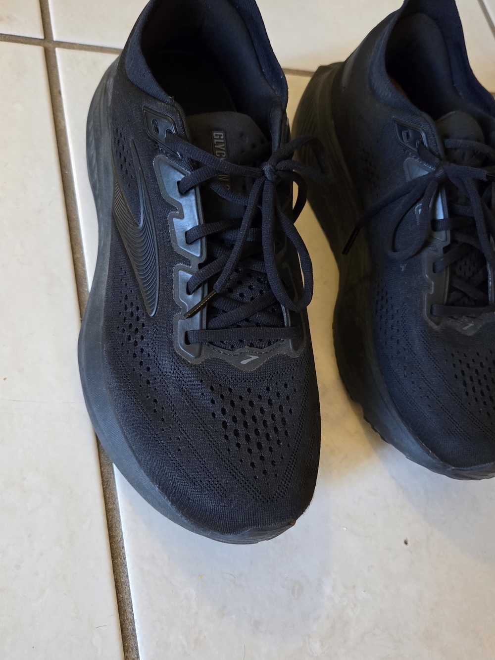 Brooks Men's Glycerin 23 Size 10 Wide Black Running Sneakers